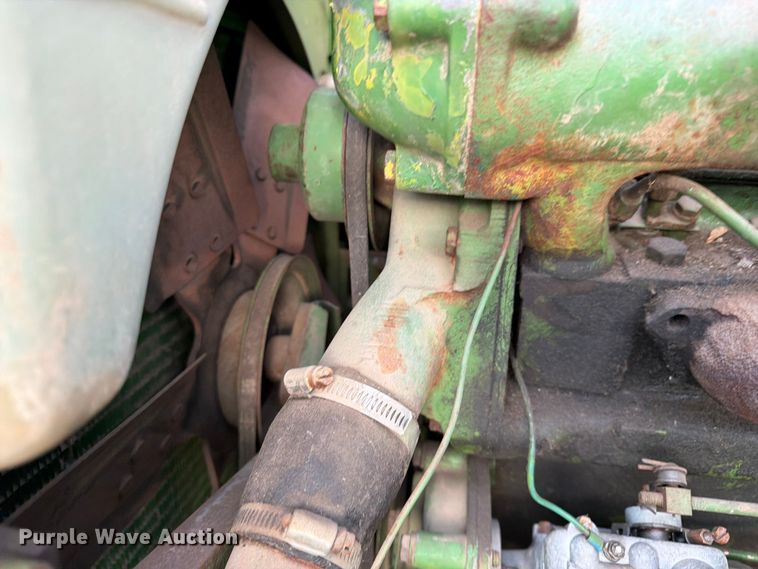 image for item DQ7915 John Deere 4400 combine