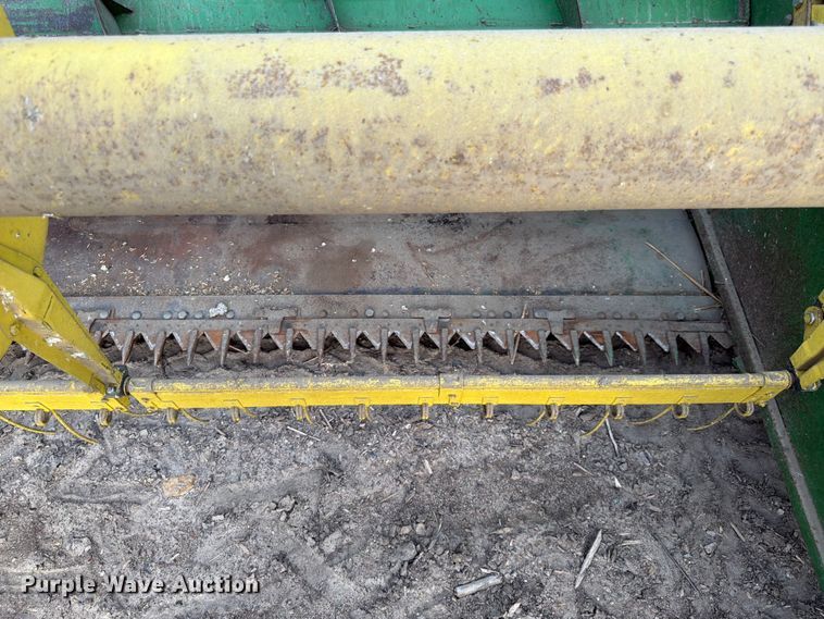 image for item DQ7915 John Deere 4400 combine