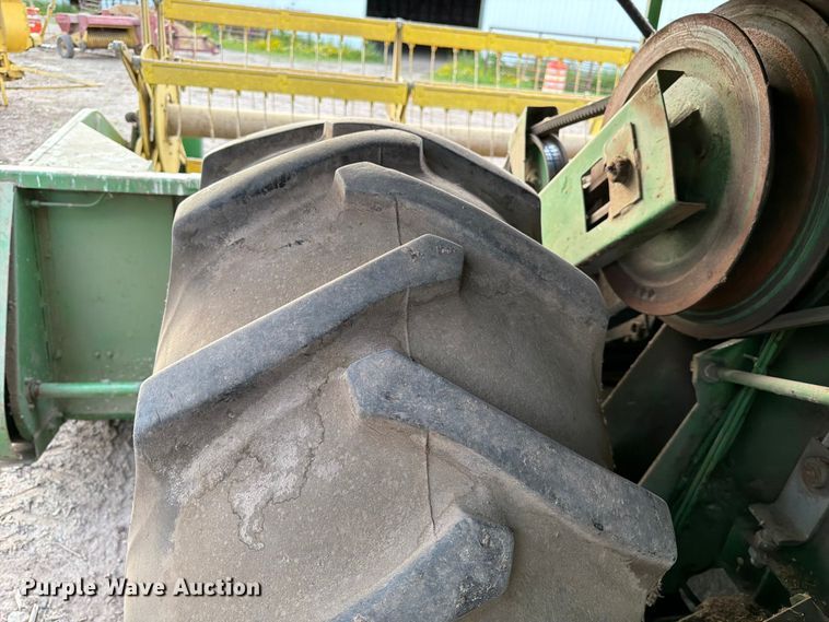 image for item DQ7915 John Deere 4400 combine