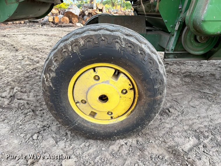 image for item DQ7915 John Deere 4400 combine