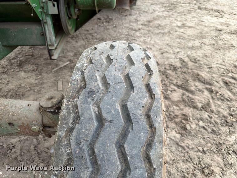 image for item DQ7915 John Deere 4400 combine