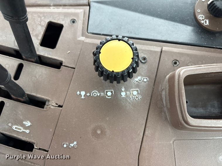 image for item EG9216 2005 John Deere 6415 MFWD tractor
