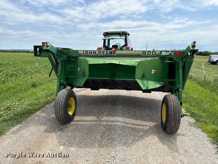 image for item EN0327 John Deere 920 Moco disc mower