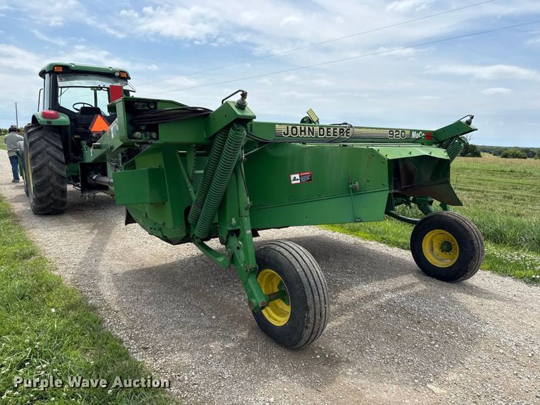 image for item EN0327 John Deere 920 Moco disc mower
