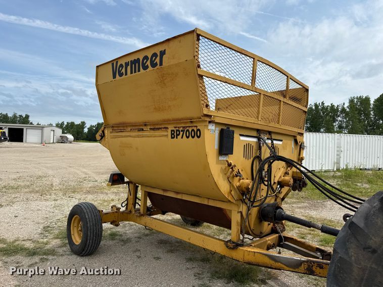 image for item EN0350 2000 Vermeer BP7000 bale processor