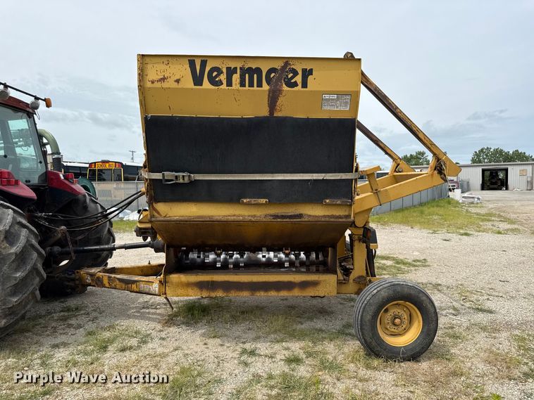 image for item EN0350 2000 Vermeer BP7000 bale processor