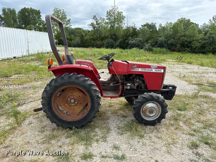 image for item EN0352 1986 Massey Ferguson 1020 MFWD tractor