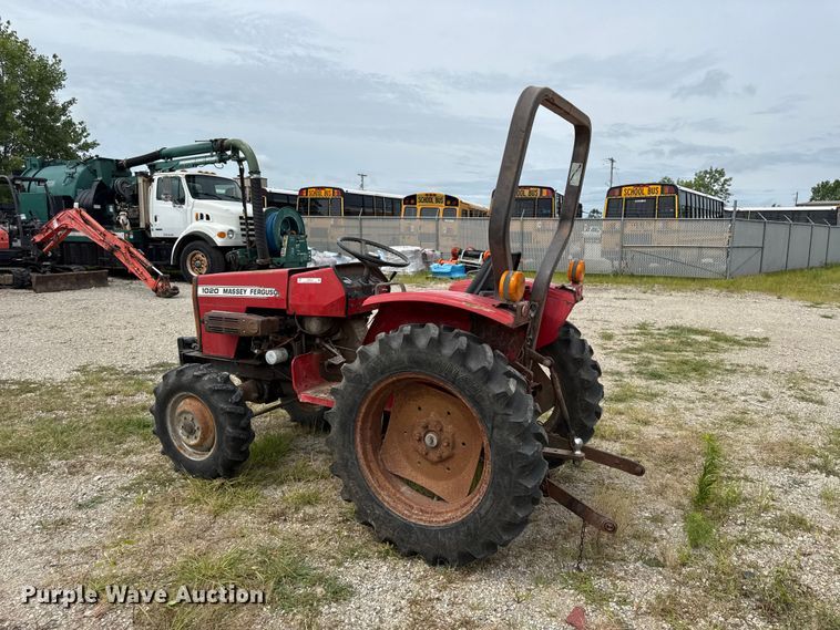 image for item EN0352 1986 Massey Ferguson 1020 MFWD tractor