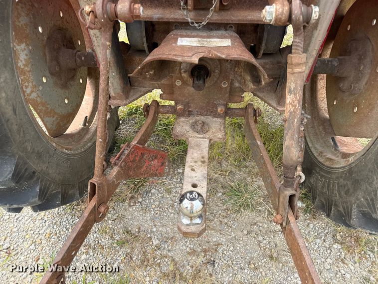 image for item EN0352 1986 Massey Ferguson 1020 MFWD tractor