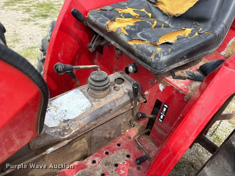 image for item EN0352 1986 Massey Ferguson 1020 MFWD tractor