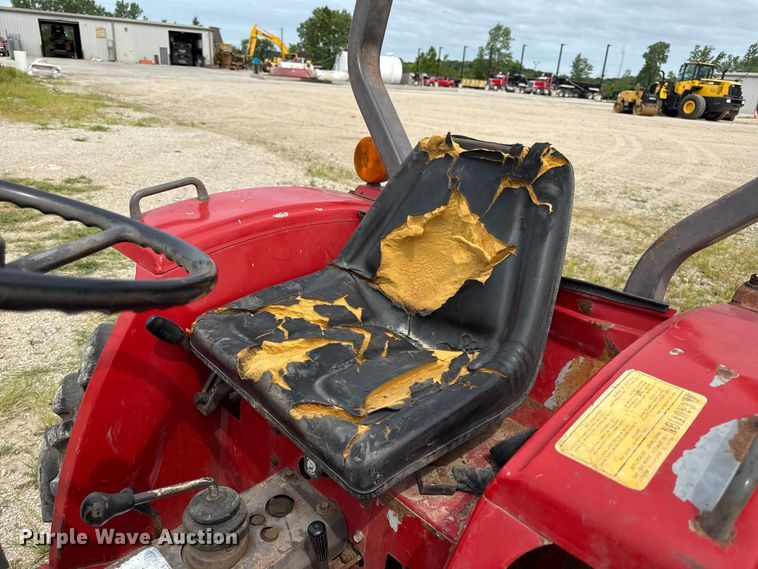 image for item EN0352 1986 Massey Ferguson 1020 MFWD tractor