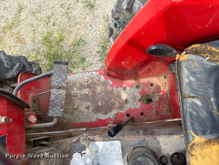 image for item EN0352 1986 Massey Ferguson 1020 MFWD tractor