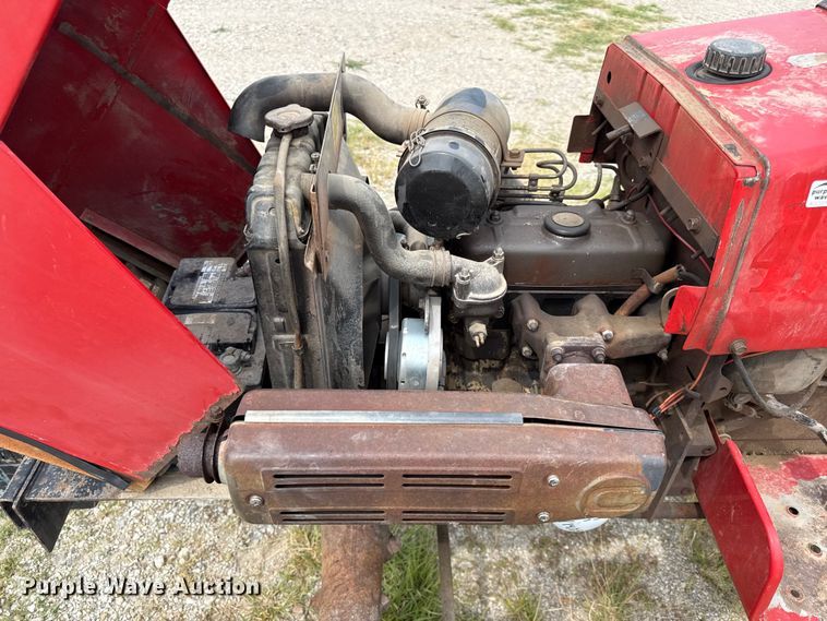 image for item EN0352 1986 Massey Ferguson 1020 MFWD tractor