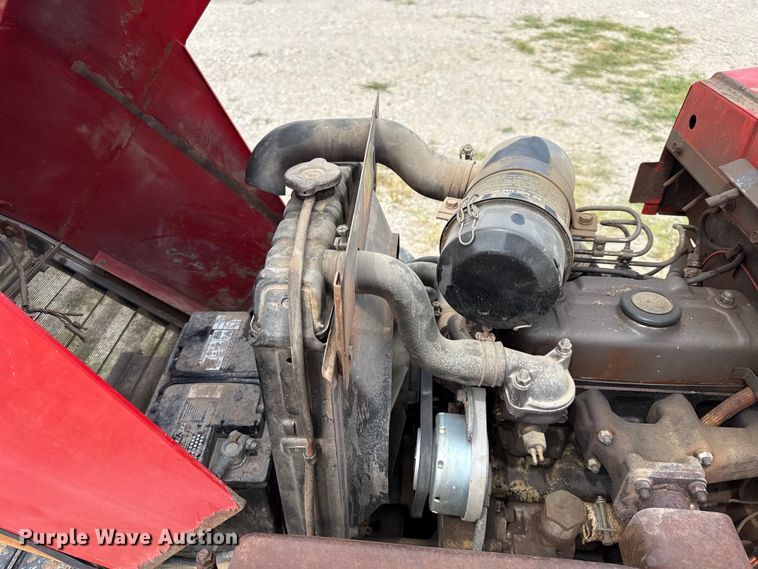 image for item EN0352 1986 Massey Ferguson 1020 MFWD tractor
