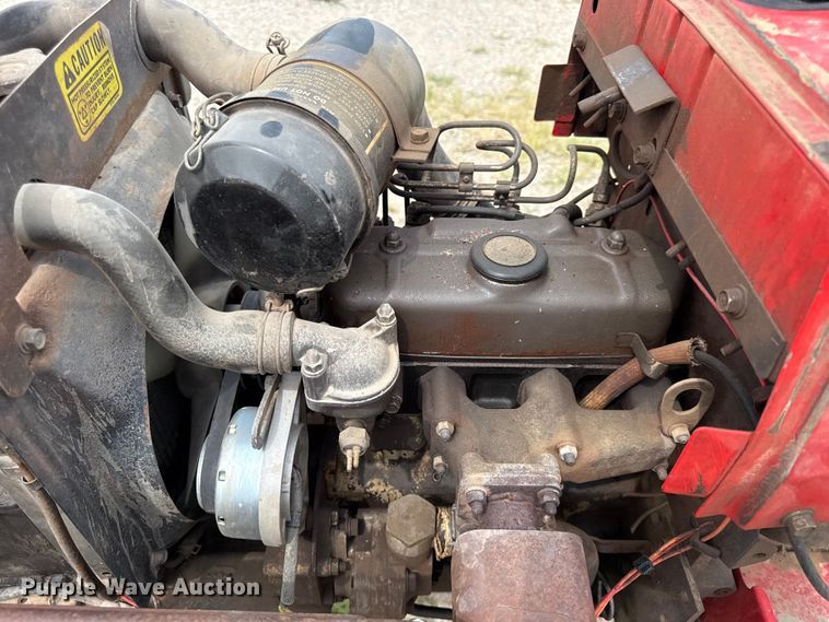 image for item EN0352 1986 Massey Ferguson 1020 MFWD tractor