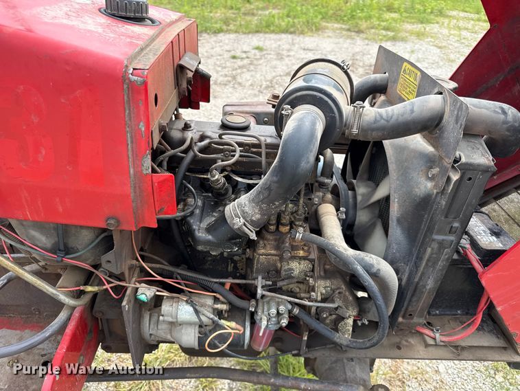 image for item EN0352 1986 Massey Ferguson 1020 MFWD tractor