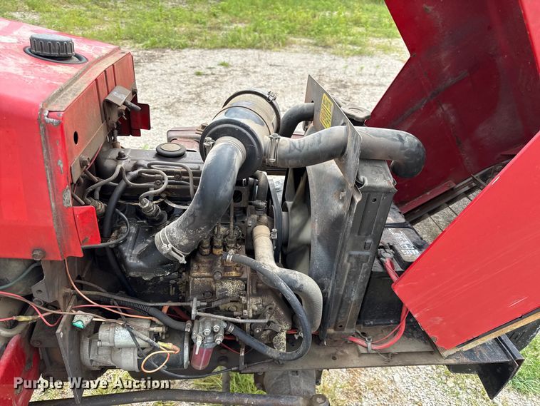 image for item EN0352 1986 Massey Ferguson 1020 MFWD tractor