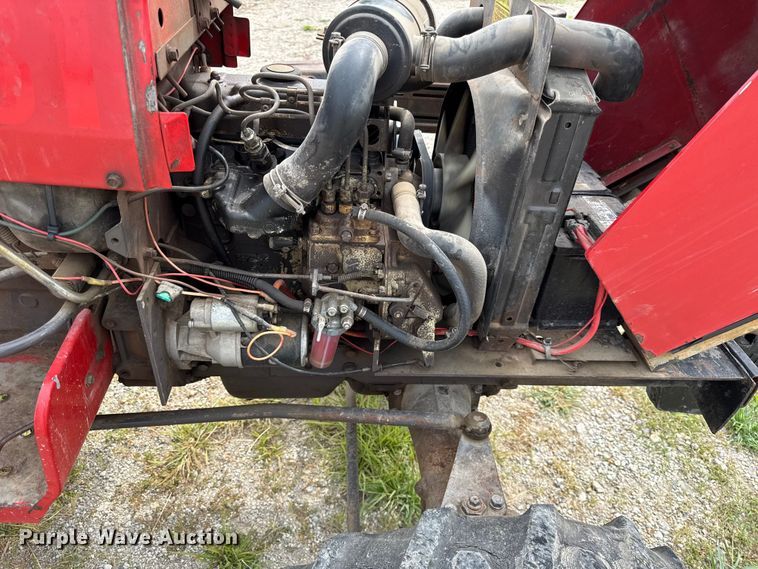 image for item EN0352 1986 Massey Ferguson 1020 MFWD tractor