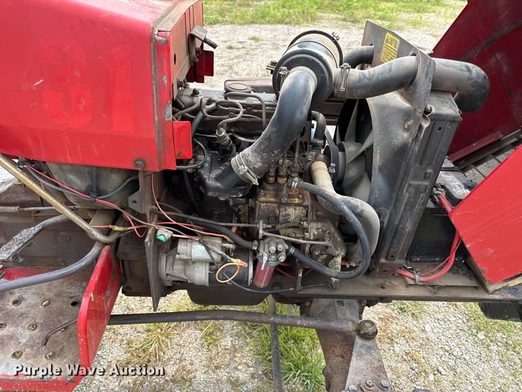 image for item EN0352 1986 Massey Ferguson 1020 MFWD tractor