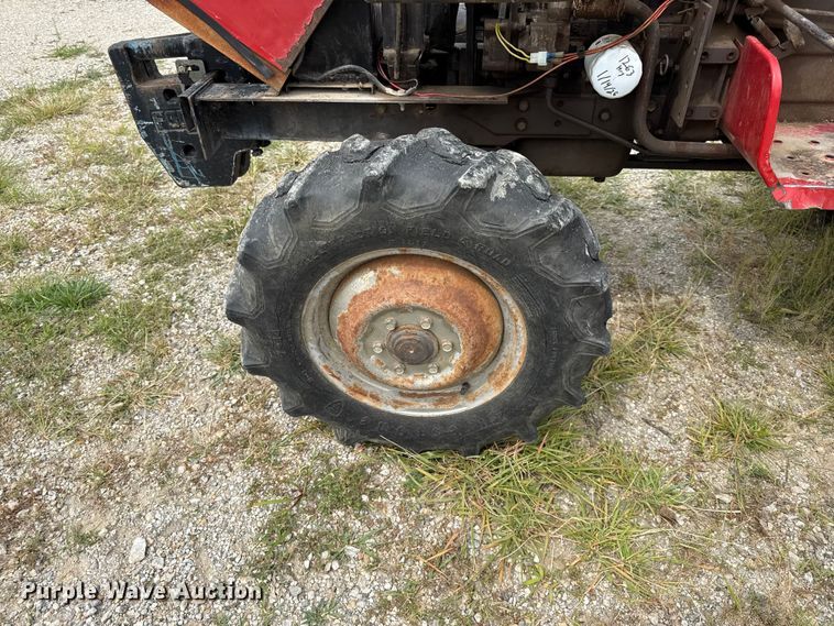 image for item EN0352 1986 Massey Ferguson 1020 MFWD tractor
