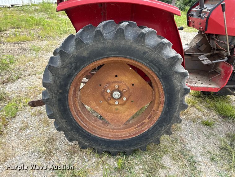 image for item EN0352 1986 Massey Ferguson 1020 MFWD tractor
