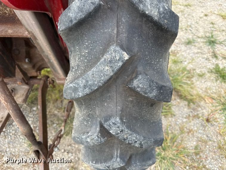 image for item EN0352 1986 Massey Ferguson 1020 MFWD tractor