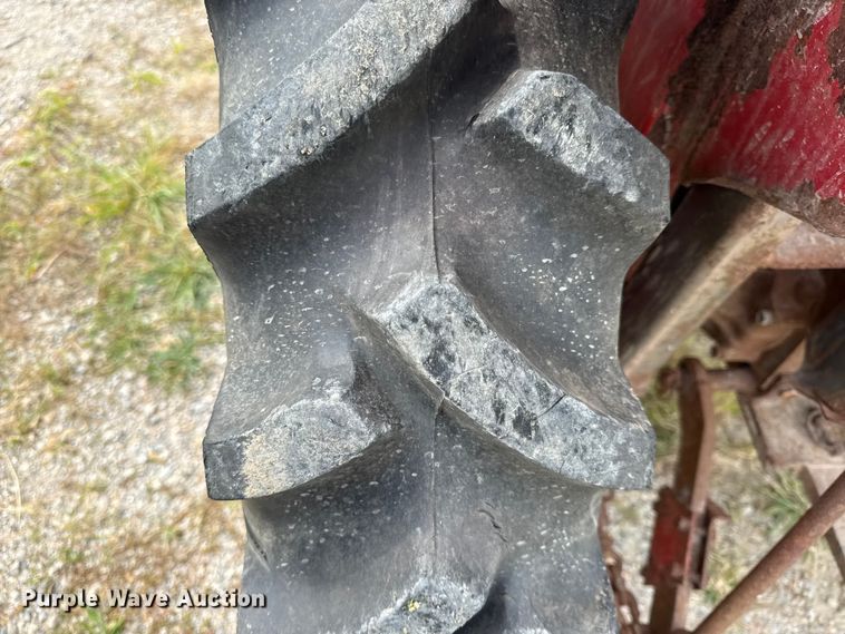 image for item EN0352 1986 Massey Ferguson 1020 MFWD tractor