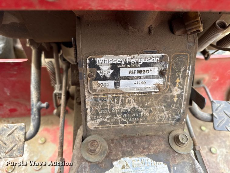 image for item EN0352 1986 Massey Ferguson 1020 MFWD tractor