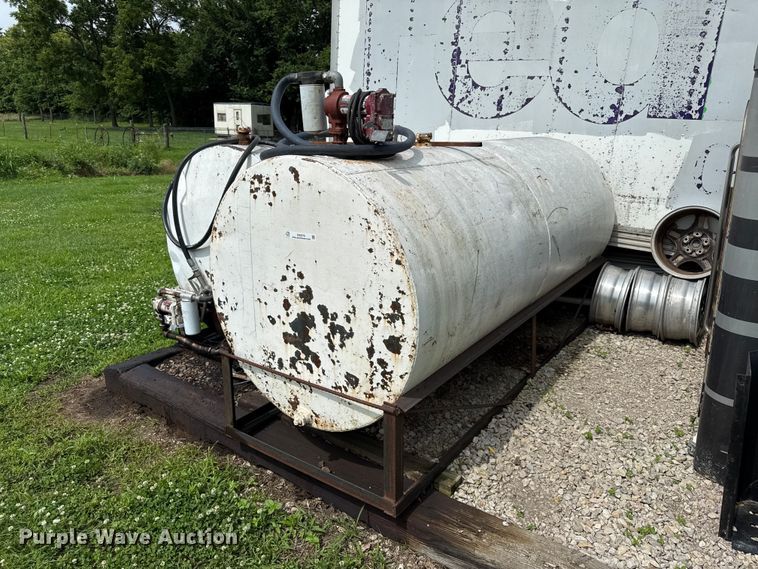 image for item EN0370 (2) fuel tanks