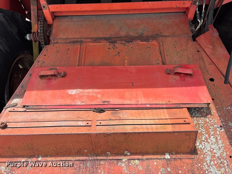 image for item EO4354 Massey Ferguson 540 combine