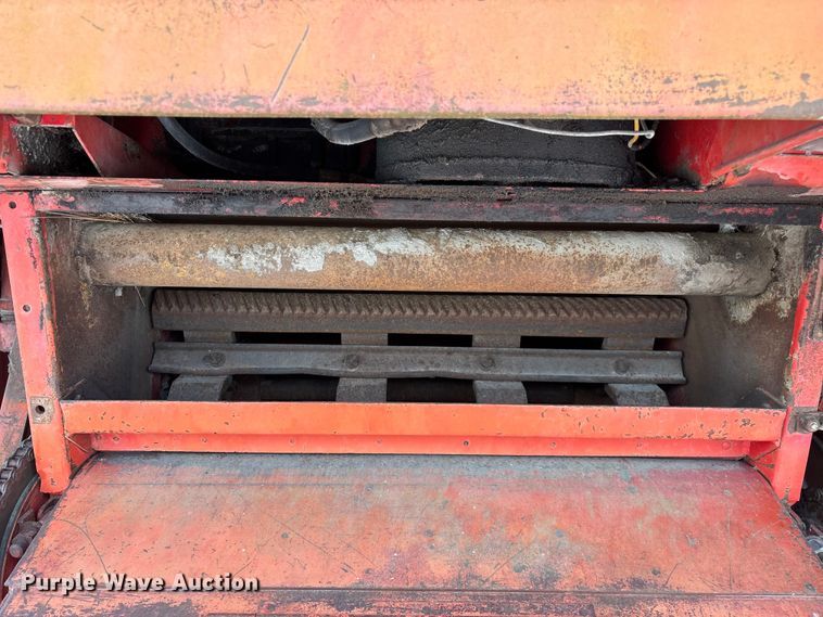 image for item EO4354 Massey Ferguson 540 combine