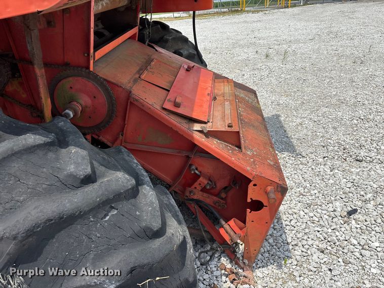 image for item EO4354 Massey Ferguson 540 combine