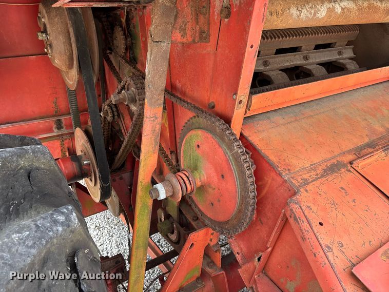 image for item EO4354 Massey Ferguson 540 combine