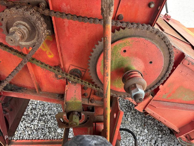 image for item EO4354 Massey Ferguson 540 combine