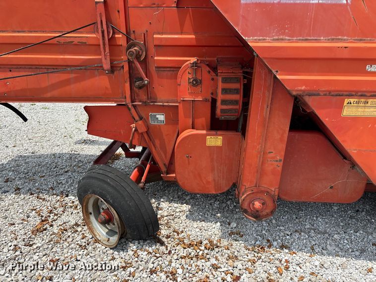 image for item EO4354 Massey Ferguson 540 combine