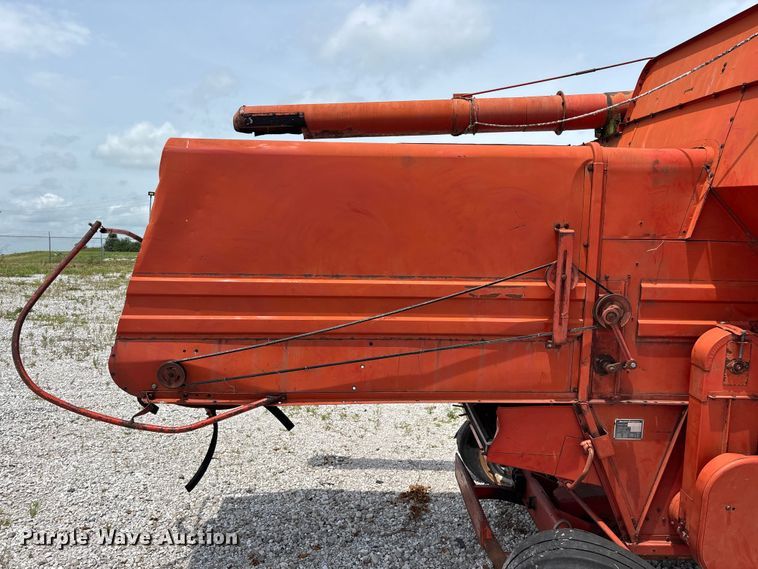 image for item EO4354 Massey Ferguson 540 combine