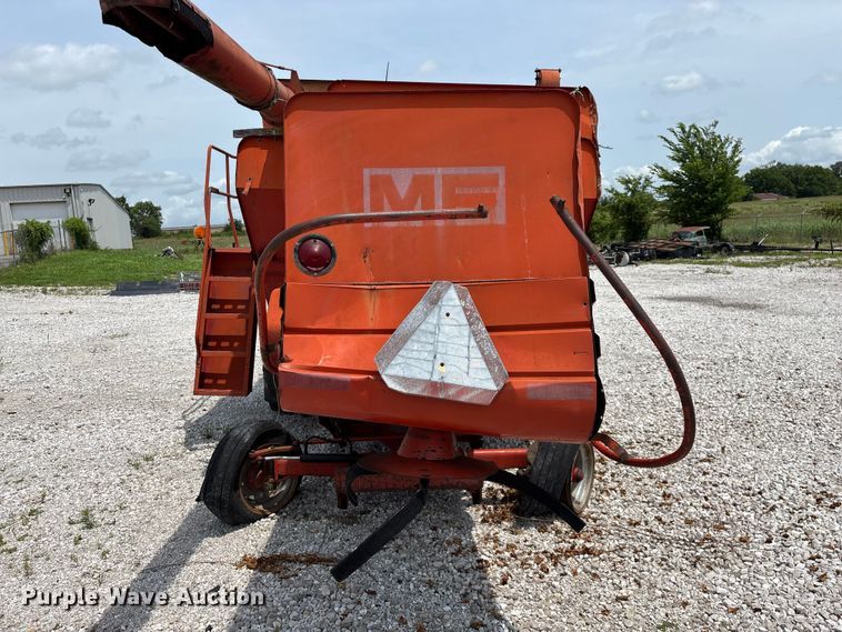 image for item EO4354 Massey Ferguson 540 combine