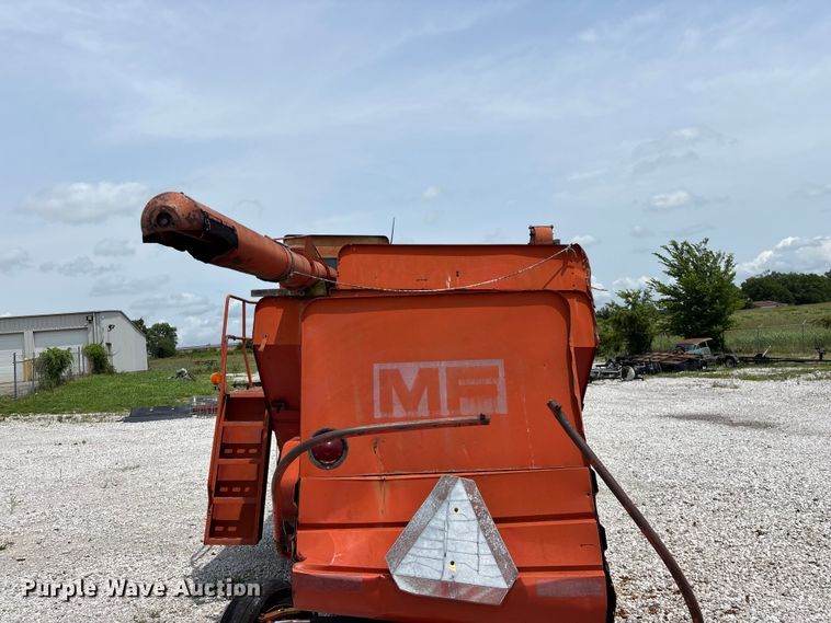 image for item EO4354 Massey Ferguson 540 combine