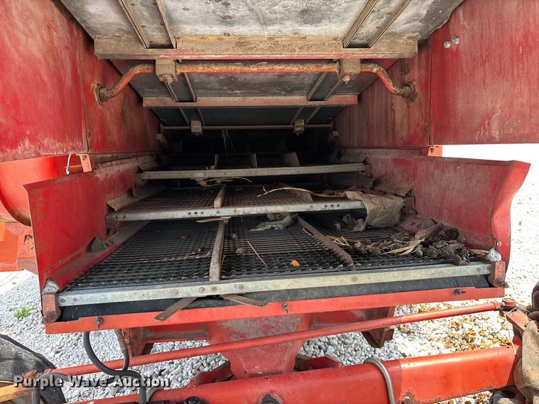 image for item EO4354 Massey Ferguson 540 combine