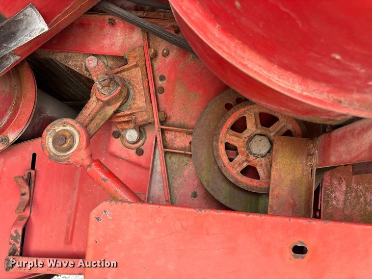 image for item EO4354 Massey Ferguson 540 combine