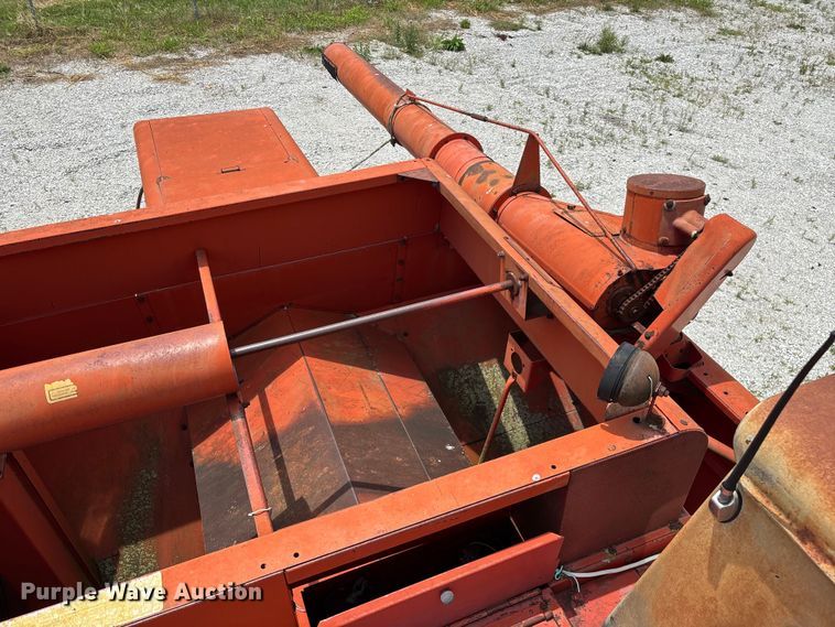 image for item EO4354 Massey Ferguson 540 combine