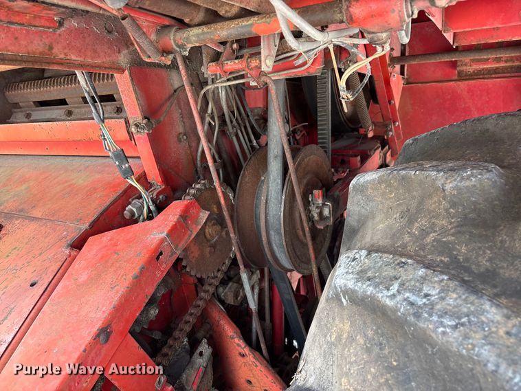 image for item EO4354 Massey Ferguson 540 combine