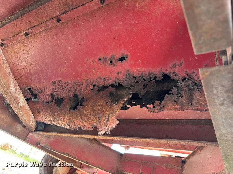 image for item EO4354 Massey Ferguson 540 combine