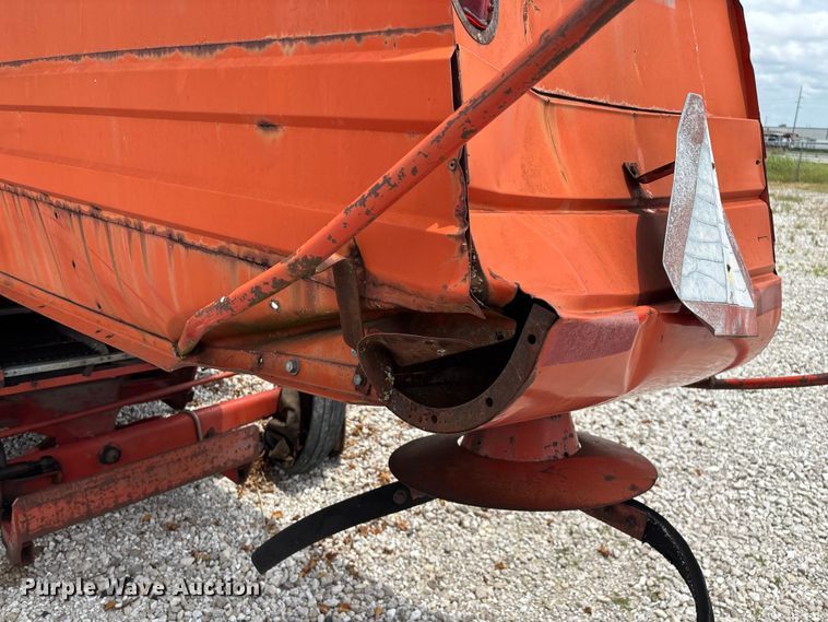 image for item EO4354 Massey Ferguson 540 combine