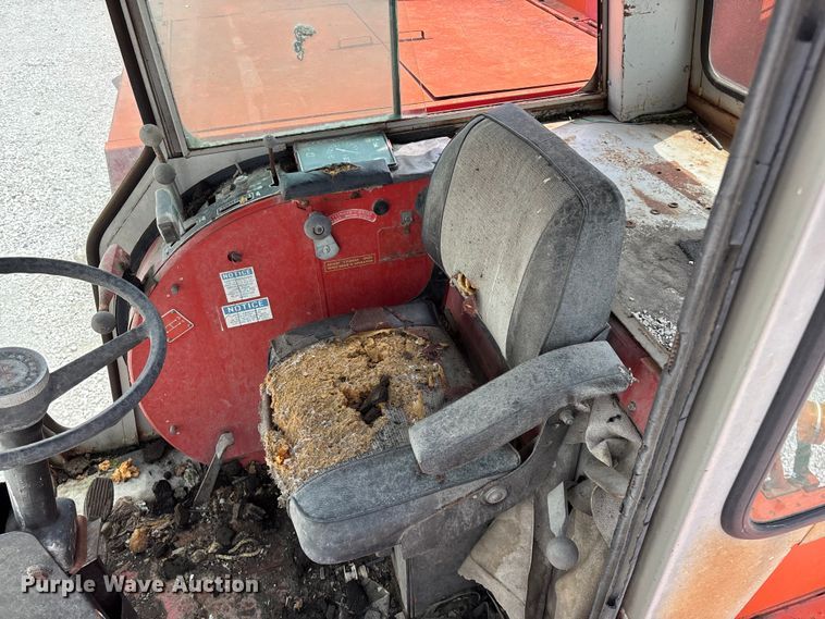 image for item EO4354 Massey Ferguson 540 combine