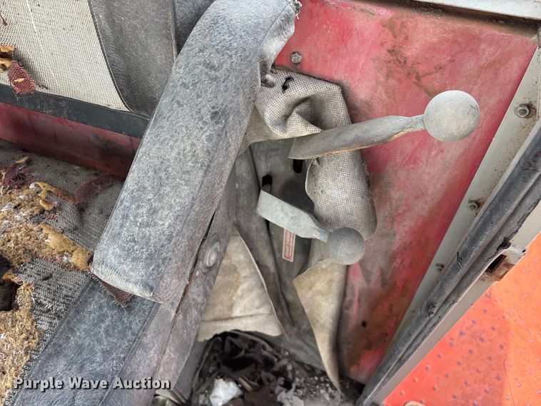 image for item EO4354 Massey Ferguson 540 combine