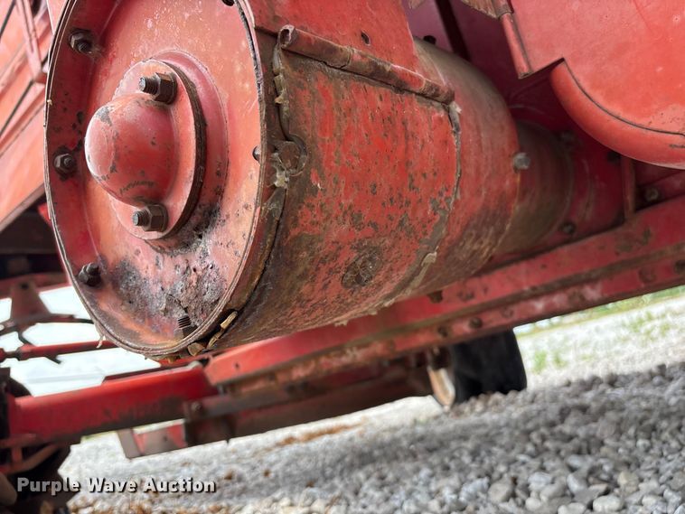 image for item EO4354 Massey Ferguson 540 combine