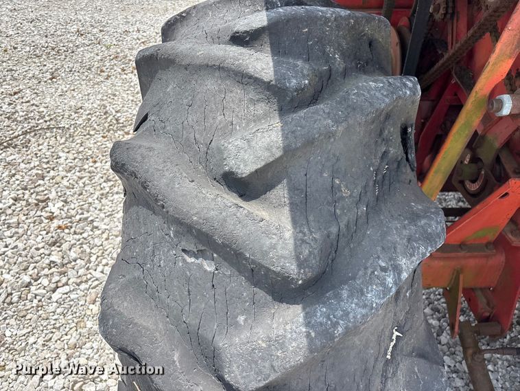 image for item EO4354 Massey Ferguson 540 combine