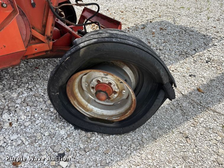 image for item EO4354 Massey Ferguson 540 combine