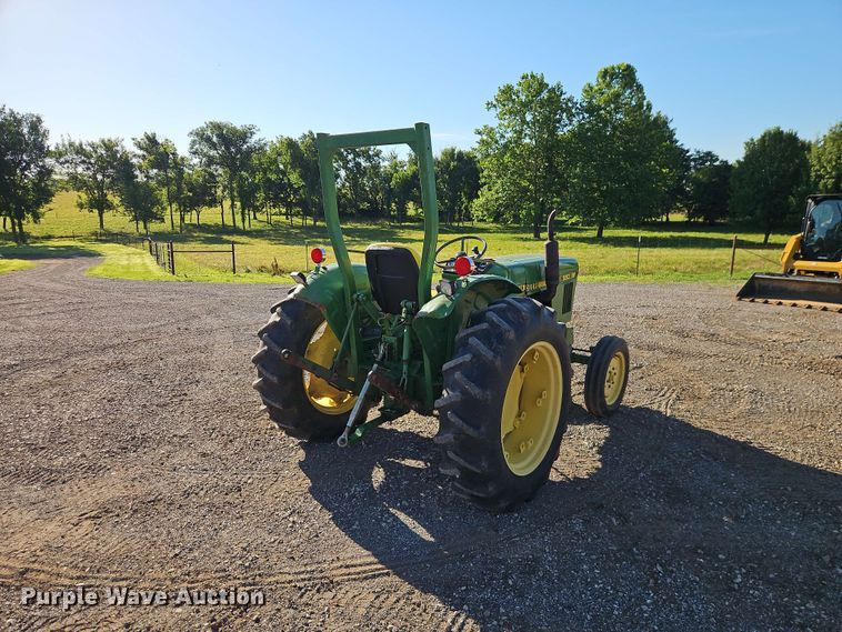 image for item EO8515 1984 John Deere 950 tractor
